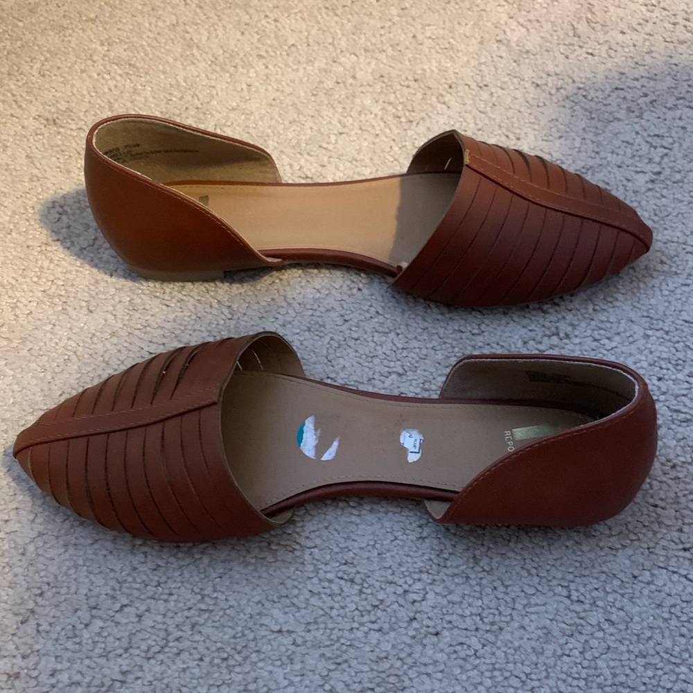Brown flats LIKE NEW - Picture 3 of 5